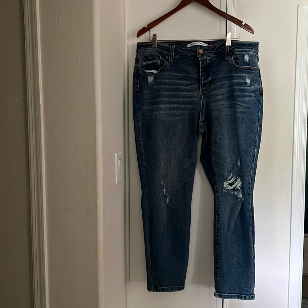 Celebrity Pink like new jeans.  Worn once.  Size 16.